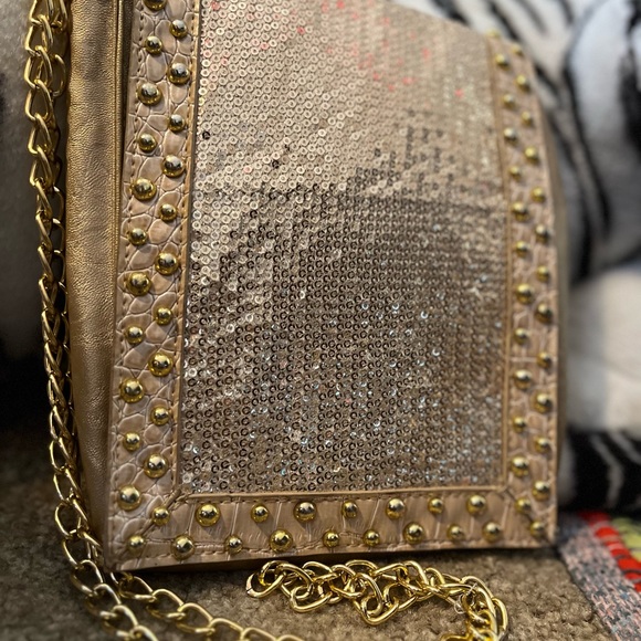 Charming Charlie crossbody gold purse with sequins - Picture 5 of 7